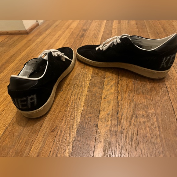 New golden goose sneaker worn a handful of times. Size 9.5 - Picture 4 of 4